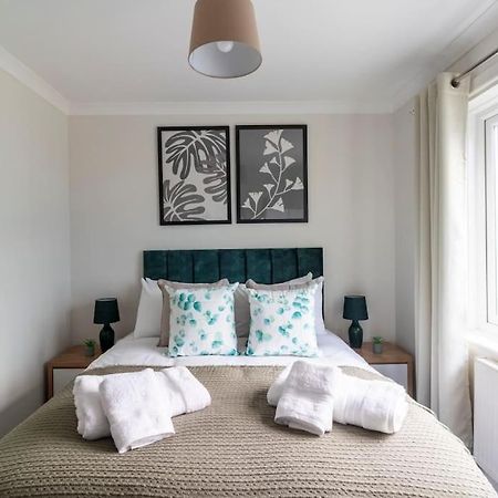 Spacious Sea View 2 Bedroom Sleeps 6-Free Parking Борнмут Экстерьер фото