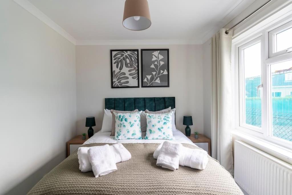 Spacious Sea View 2 Bedroom Sleeps 6-Free Parking Борнмут Экстерьер фото