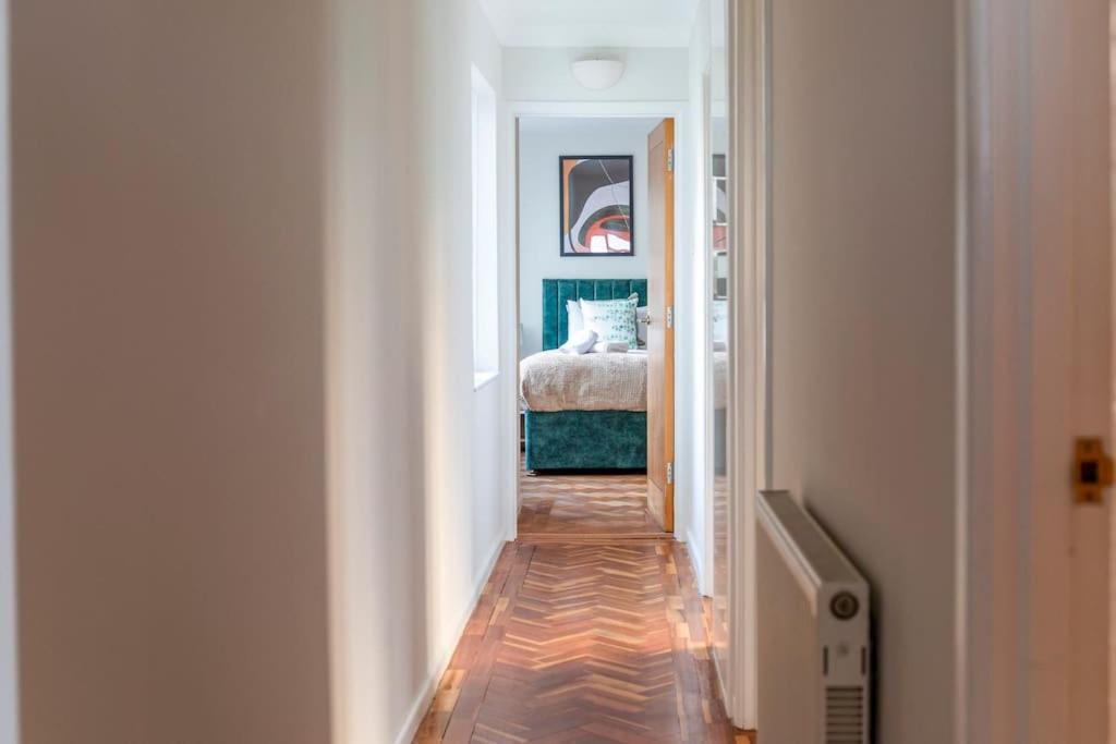 Spacious Sea View 2 Bedroom Sleeps 6-Free Parking Борнмут Экстерьер фото