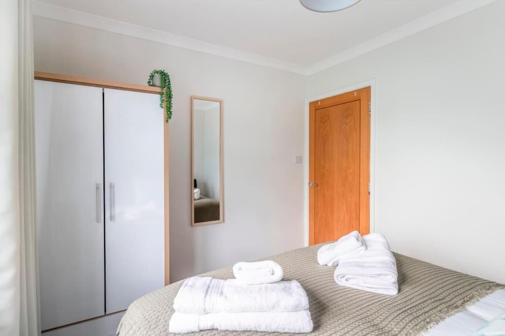 Spacious Sea View 2 Bedroom Sleeps 6-Free Parking Борнмут Экстерьер фото