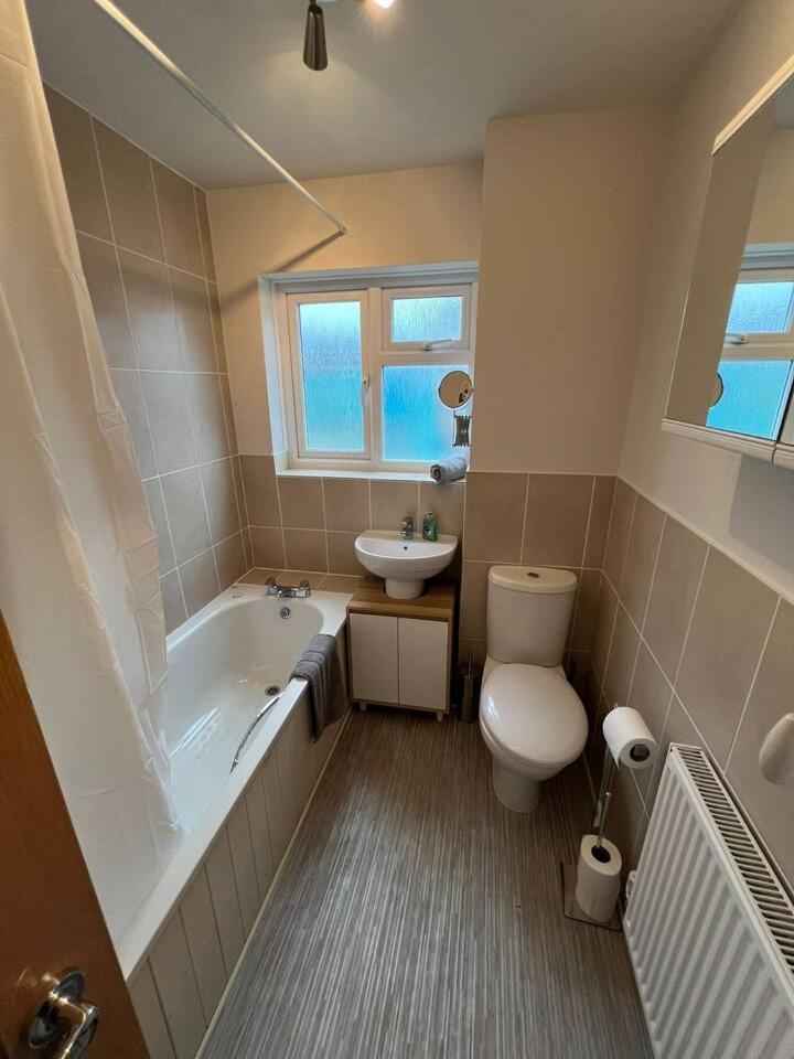 Spacious Sea View 2 Bedroom Sleeps 6-Free Parking Борнмут Экстерьер фото